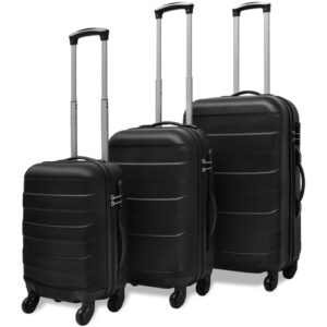 Sada troch čiernych cestovných kufrov na kolieskach